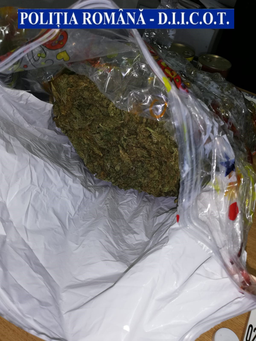 Trei kilograme de cannabis, descoperite într-un colet, în Făgăraș                                                                        