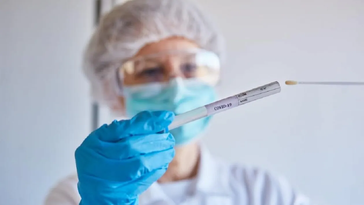 Medicii au rămas fără grai. Ce complicații a suferit o femeie, după un test pentru coronavirus: a fost la un pas de moarte