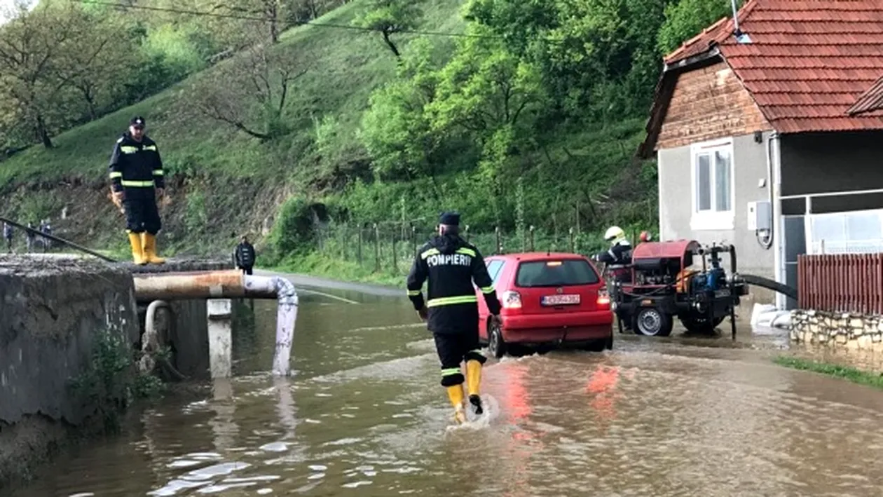 Hidrologii avertizează! Cod portocaliu de inundații pe râuri din 15 județe