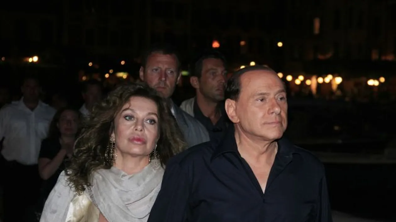 Silvio Berlusconi ii va plati lunar 300.000 de euro sotiei sale!