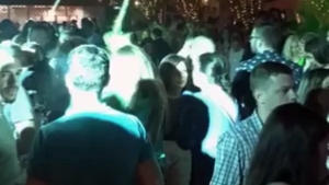 Avem IMAGINILE FABULOASE! Ce-au făcut cele mai frumoase femei din Bucureşti şi nişte milionari excentrici la Nuba! Nici măcar DELIA nu a mai rezistat şi... | VIDEO EXCLUSIV