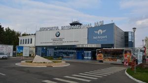 Doi DJ renumiți, prinși cu droguri pe aeroportul din Iași. Au ajuns la DIICOT pentru audieri