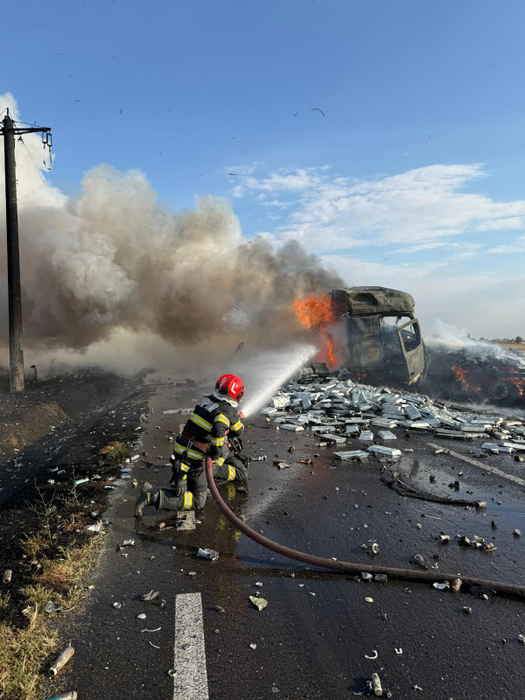 Dezastru în Mehedinți! Accident grav cu două TIR-uri şi o maşină. La scurt timp după impact, a izbucnit un incendiu de proporții