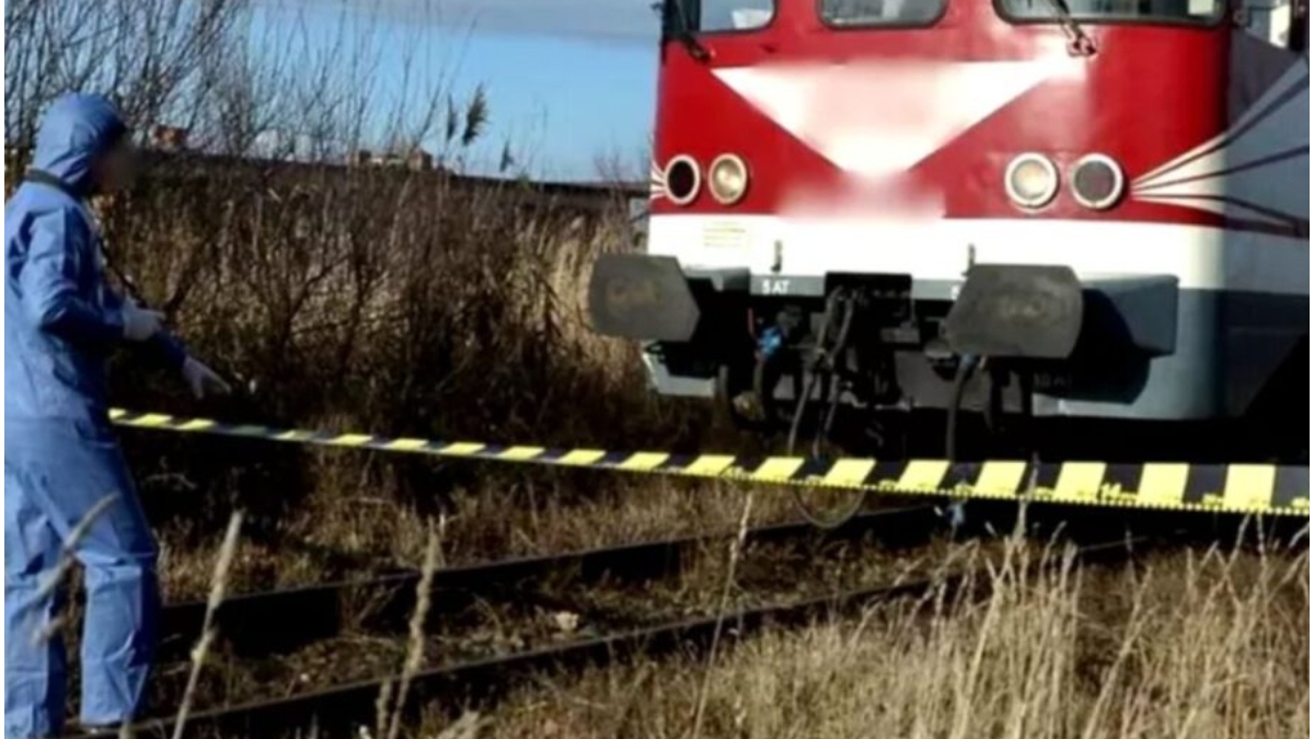 Sfârșit de coșmar pentru o femeie din Oradea! Obligată să stea pe șine până a fost lovită de tren