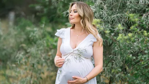 Laura Cosoi este însărcinată pentru a patra oară! Actrița a dat vestea cea mare, la scurt timp după moartea mamei ei: „Miracolul vieții”