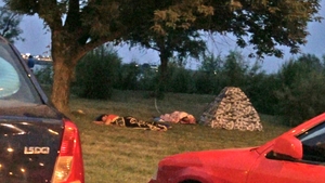 Stilul boschetar in statiunea bogatasilor! N-o sa crezi ce a facut un grup de turisti ramas fara cazare!