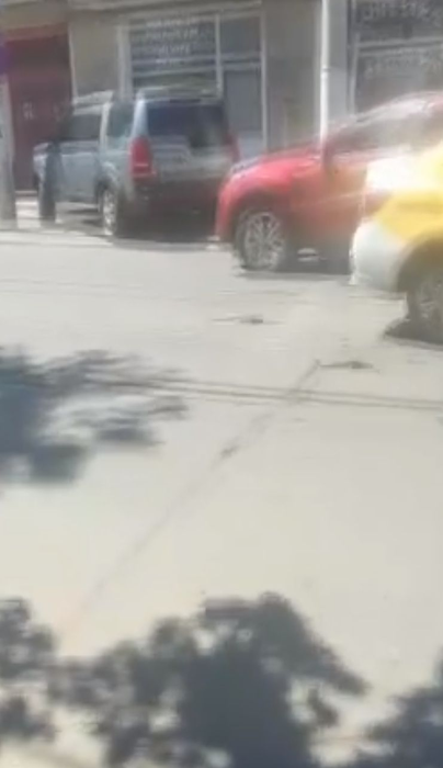 Un minor a fost  luat pe capotă de un şofer grăbit din Bucureşti pentru că traversa prea înce