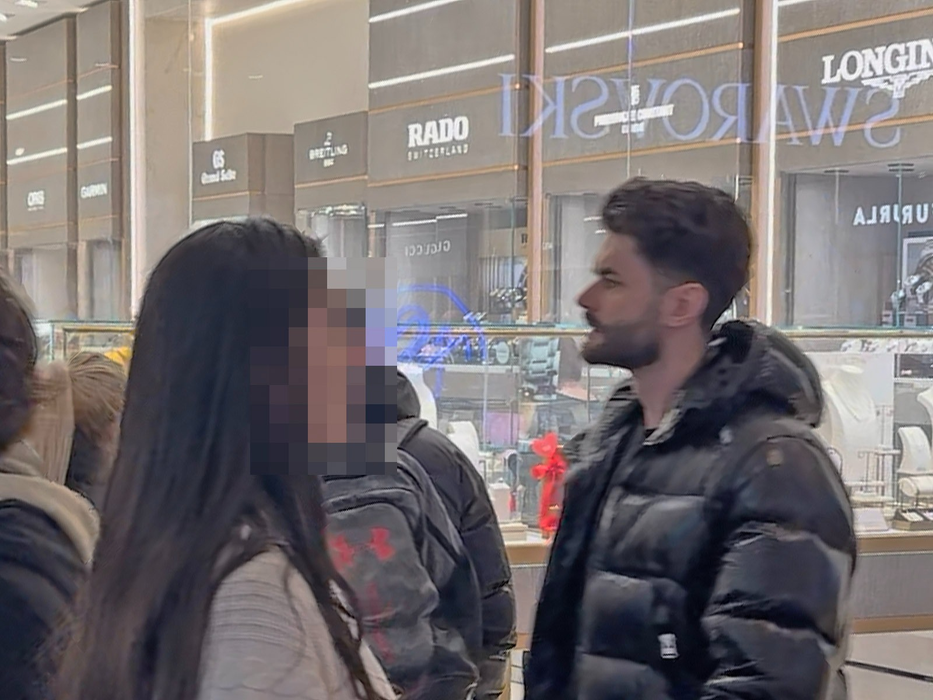 Cât a cheltuit Edward Sanda la mall, în lipsa Cleopatrei. Artistul ține cu casa, nu glumă