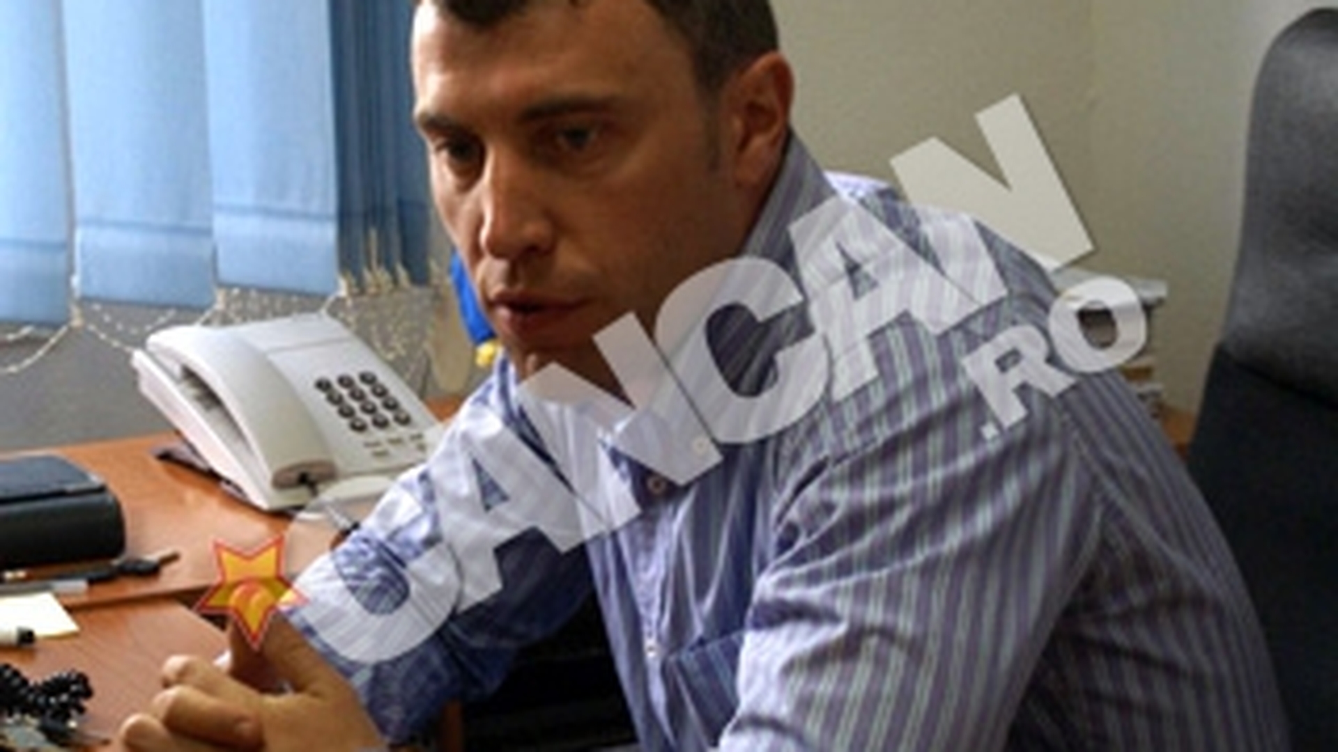 Purtatorul de cuvant al Directiei Anticoruptie Bacau, prins la furat dintr-un supermarket. Plecase cu un mouse si un memory-stick neplatite!
