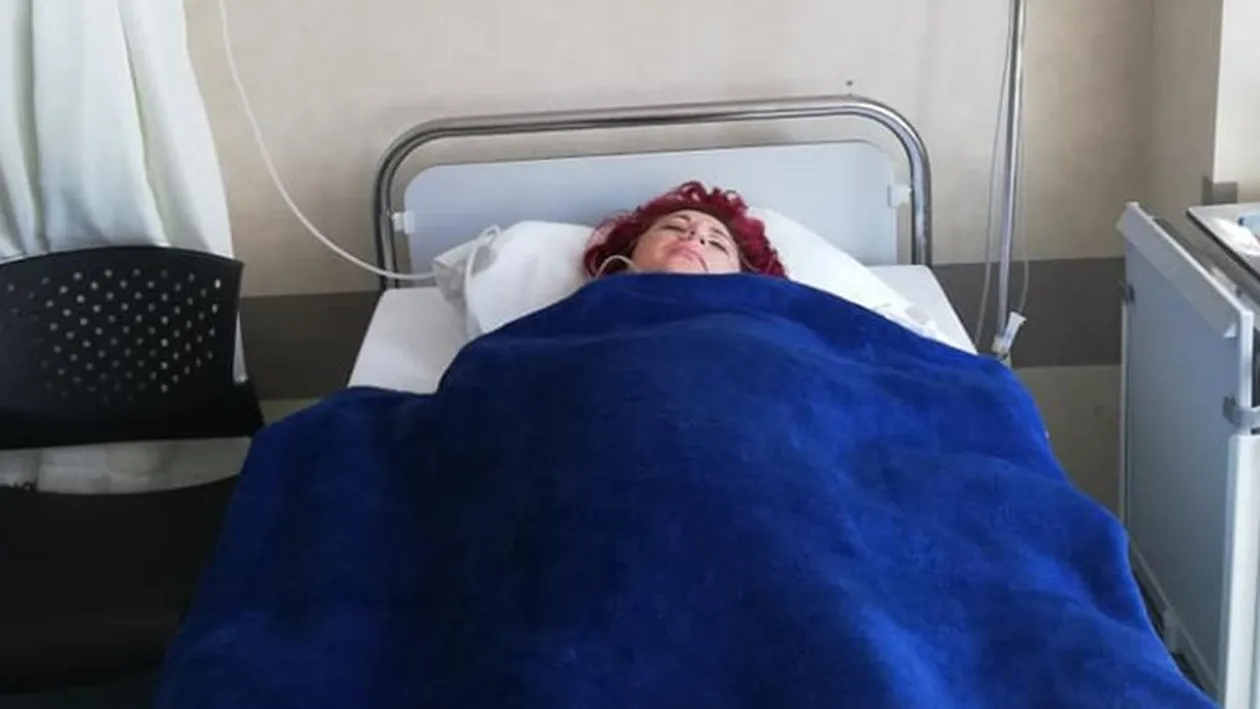 Șoc în muzica românească! Îndrăgita cântăreață se zbate între viață și moarte, după un grav accident rutier