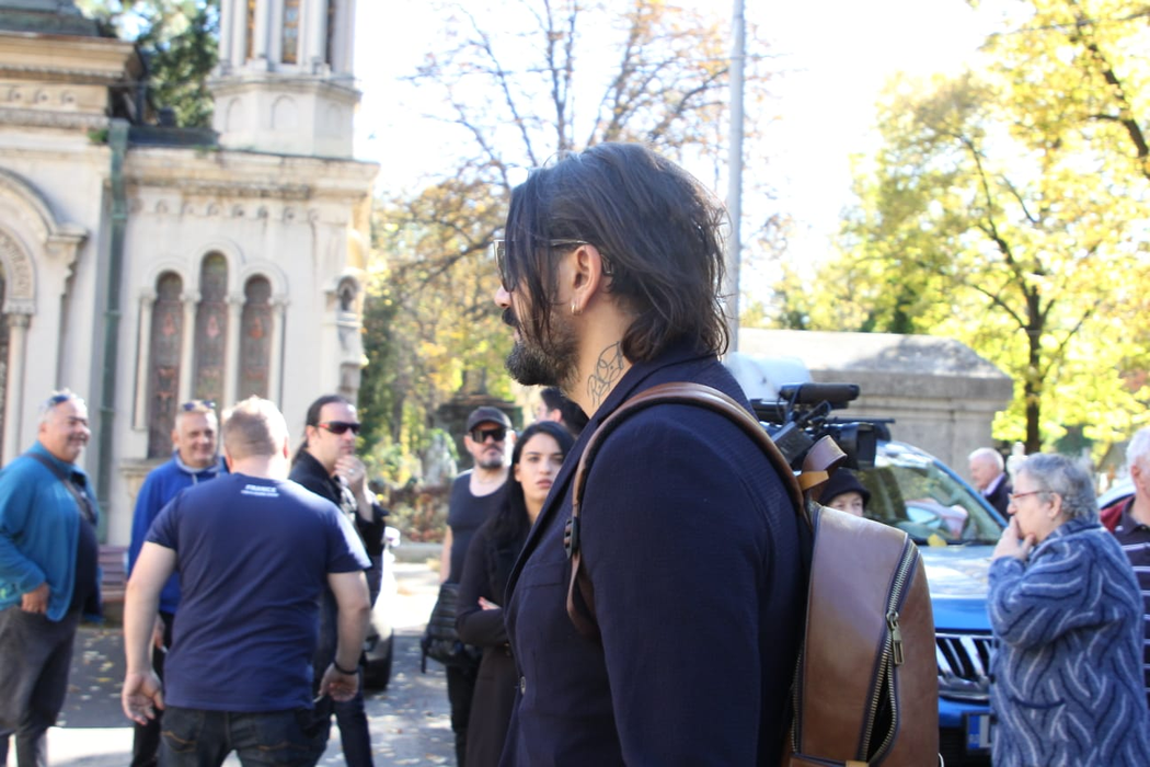 Cum și-a făcut apariția Connect-R la înmormântarea lui Leo Iorga! Ce a adus la căpătâiul cântărețului! IMAGINI EXCLUSIVE