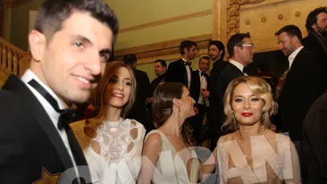 Prima apariţie publică a Laurei Cosoi cu noul ei iubit! Cosmin a fost îmbrăcat la patru ace, iar ea şi-a pus decolteul în evidenţă