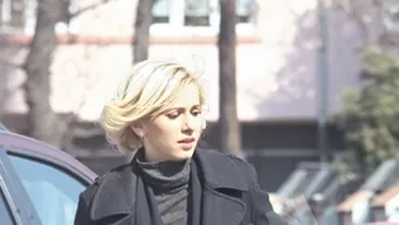 Dana Rogoz: Fac sexy-flexi la caldura