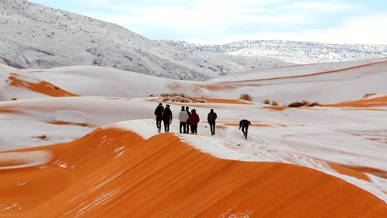 A nins în deşert pentru al treilea an la rând! Imagini impresionante din Sahara