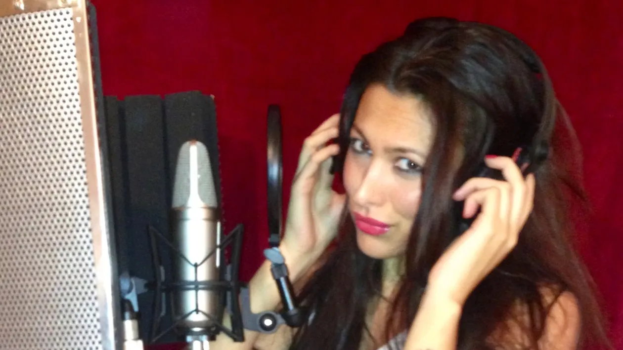 Necazurile in dragoste i-au adus si un beneficiu! Fotomodelul Bianca Jurca s-a apucat de cantat. Vezi cum a ales acest drum!