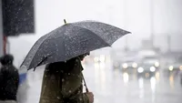 Avertizare ANM! Precipitații și intensificări ale vântului în mai multe zone din țară. La munte se înregistrează ninsori abundente