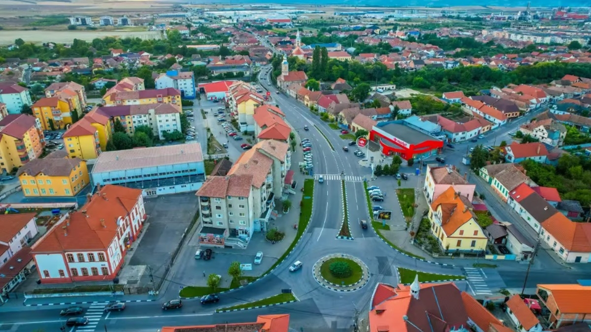 Orașul mic din România în care toți tinerii vor să se mute. Își găsesc rapid locuri de muncă bine plătite
