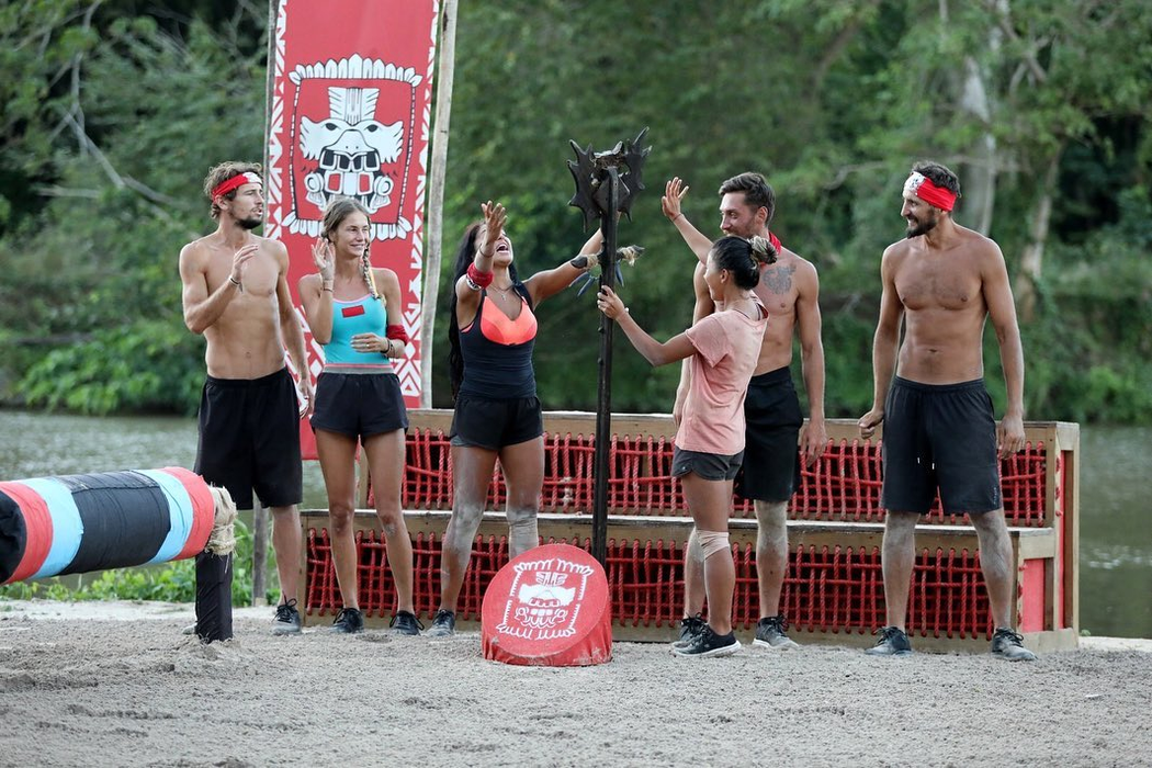 Momente de stupoare la Survivor România! S-a amorezat de o rivală şi a dat totul pe faţă: “Îţi ofer inima mea”. Cum a reacţionat iubitul ei, în ţară