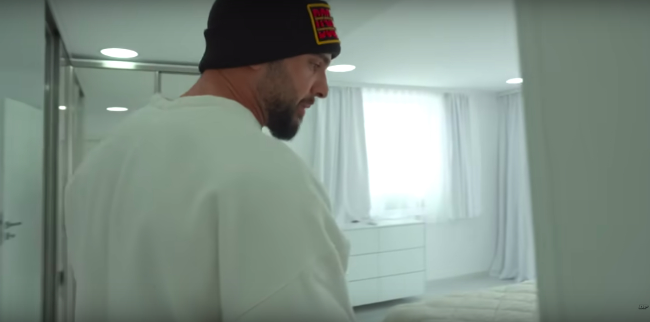Cum arată primul etaj al casei de 300.000 de euro a lui Dorian Popa. FOTO