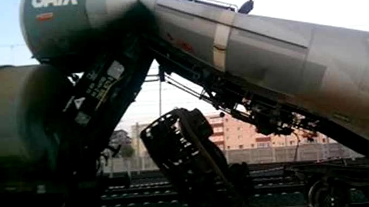 Accident feroviar în Arad! Un vagon cisternă a fost lovit de o locomotivă