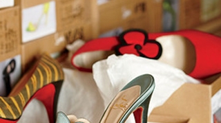 Fabuloasa viata a lui Christian Louboutin, creatorul de pantofi care face fericite mii de femei: La 16 ani a renuntat la scoala si a lucrat ca peisagist! Are in casa opt mii de perechi de pantofi!