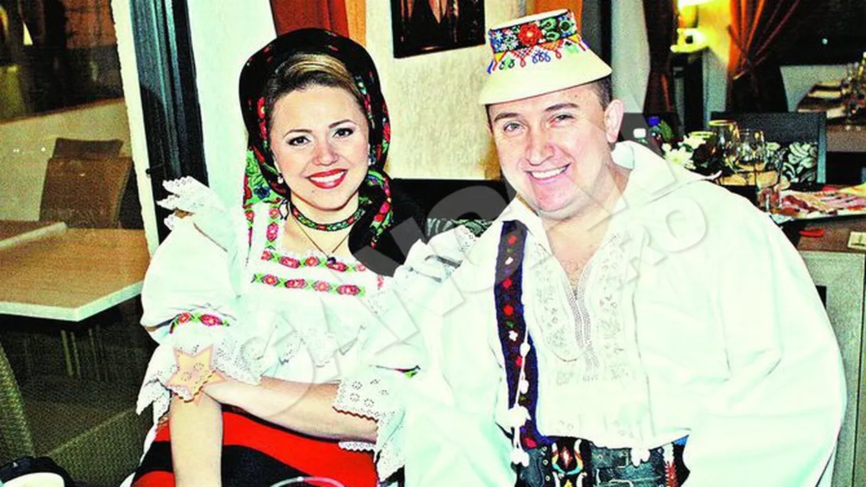 Cornelia si Lupu Rednic sunt acuzati ca au lasat balta un botez in Franta, unde fusesera platiti sa cante! Au tepuit doi romani din Paris!