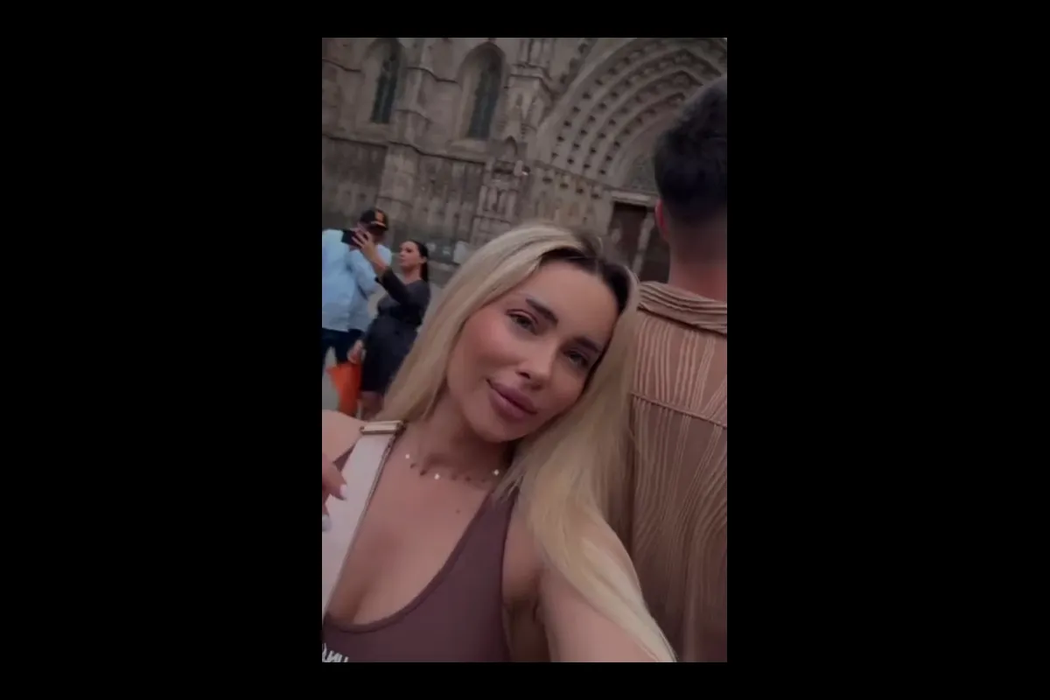 L-am găsit pe iubitul Oanei Monea! Primele imagini cu Alex, tânărul tatuat care conduce un Ferrari