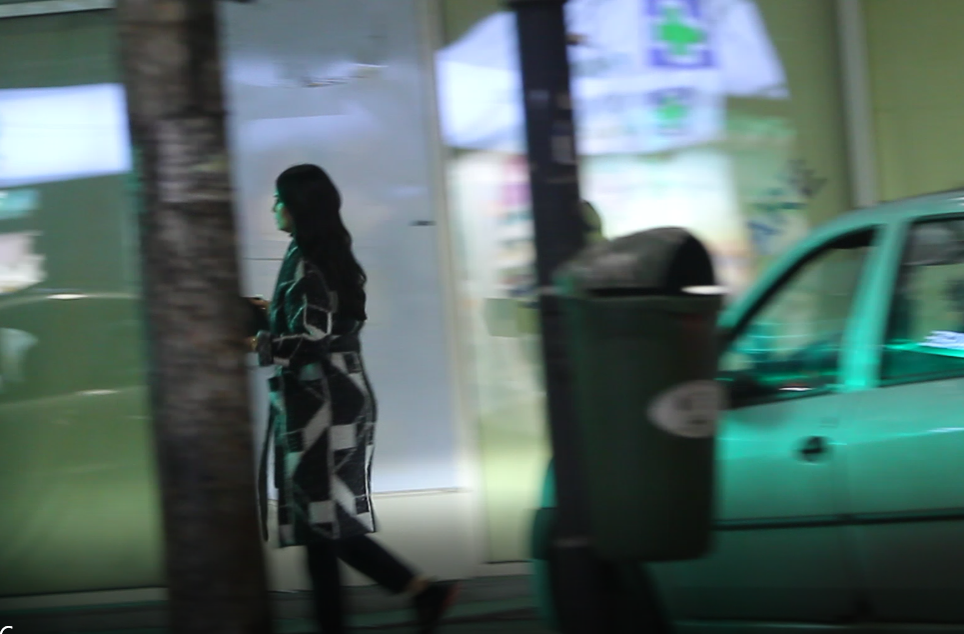 Anca Serea, în drum spre farmacie