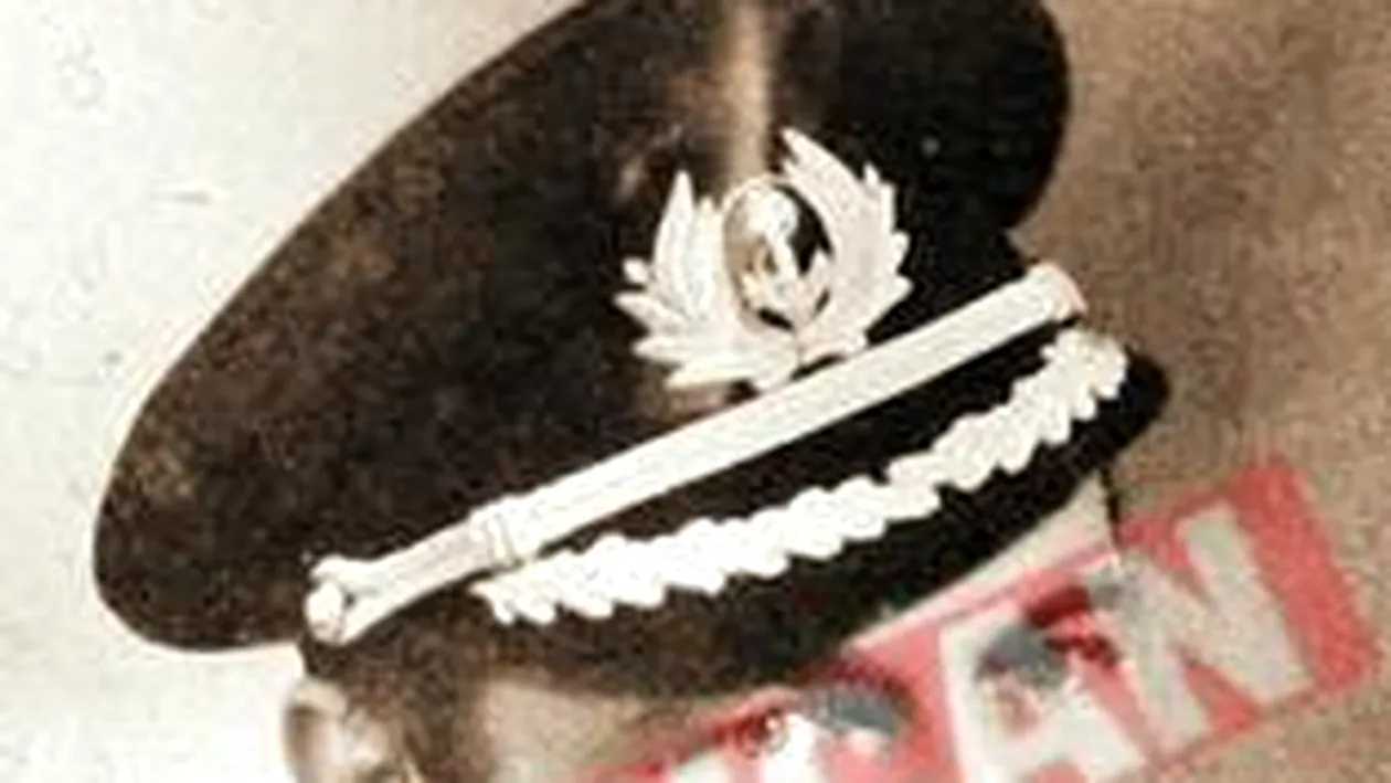 Basescu isi reinnoieste brevetul de comandant