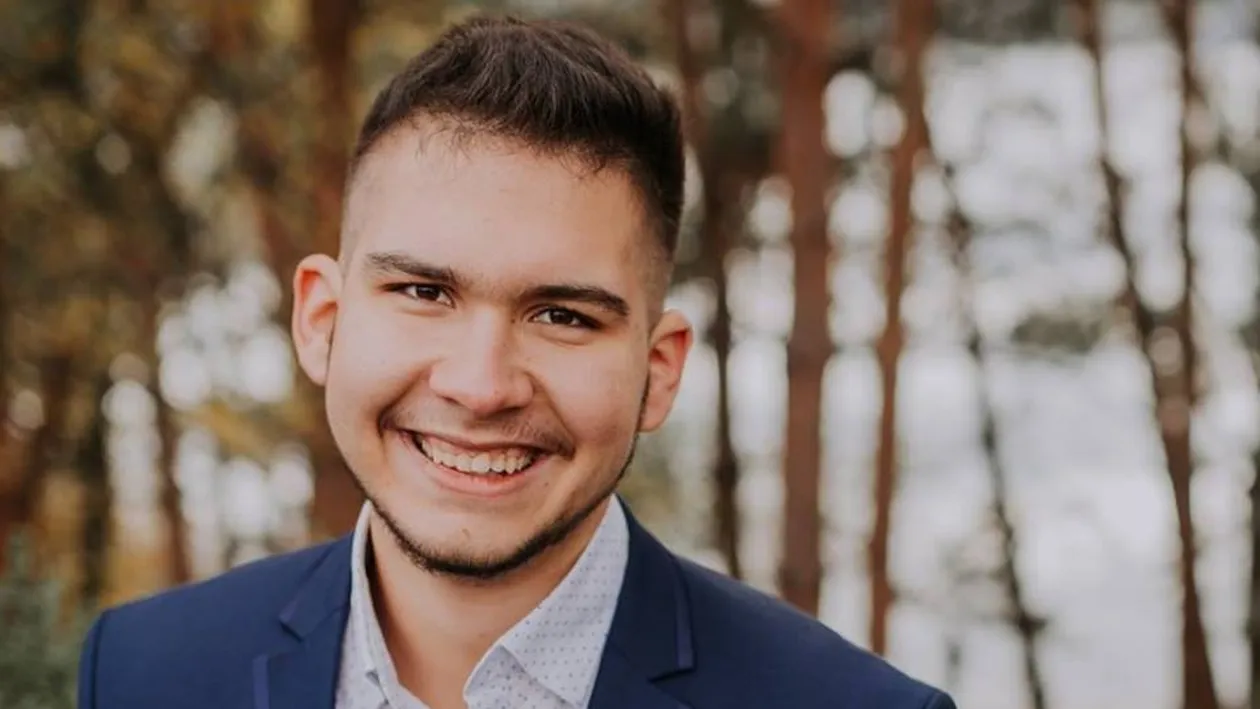 I-au murit ambii părinţi, iar el a rămas cu un credit de 17.000 de euro! Dacă nu plăteşte datoria rămâne pe drumuri! Povestea băiatului care a impresionat o ţară întreagă: „Şi eu cu cine rămân?”