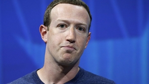 Mark Zuckerberg a pierdut 17 miliarde de dolari într-o zi după ce acțiunile Facebook au scăzut cu 20%