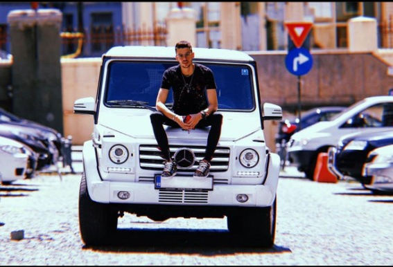 Mircea conduce o mașină de peste 100.000 euro (Foto: Instagram)