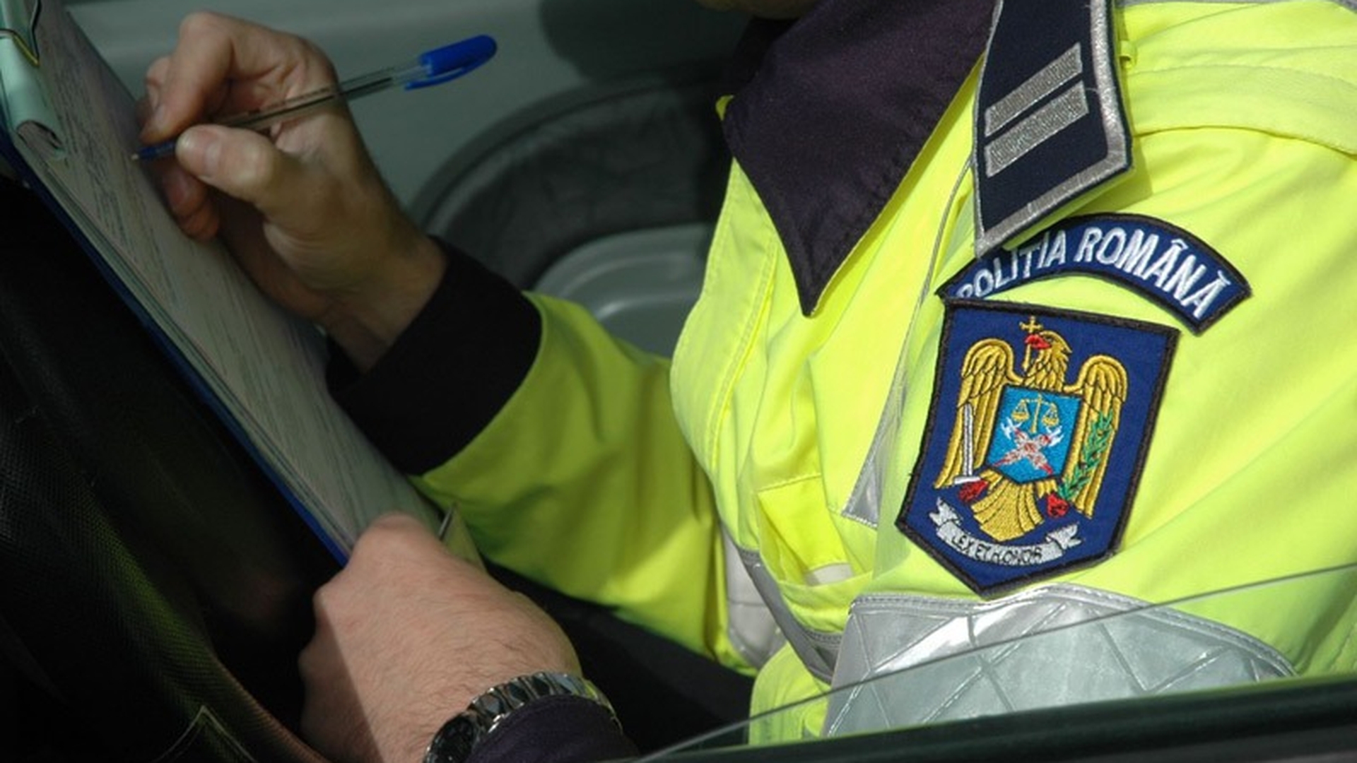 A băut bine și apoi s-a urcat la volan. Polițiștilor din Târgoviște nu le-a venit să creadă ce alcoolemie avea o tânără din București