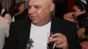 Nasul lui Jean de la Craiova a mancat, a baut, dar nu a platit. Oneata a sters-o englezeste de la hotel dupa ce-a golit minibarul