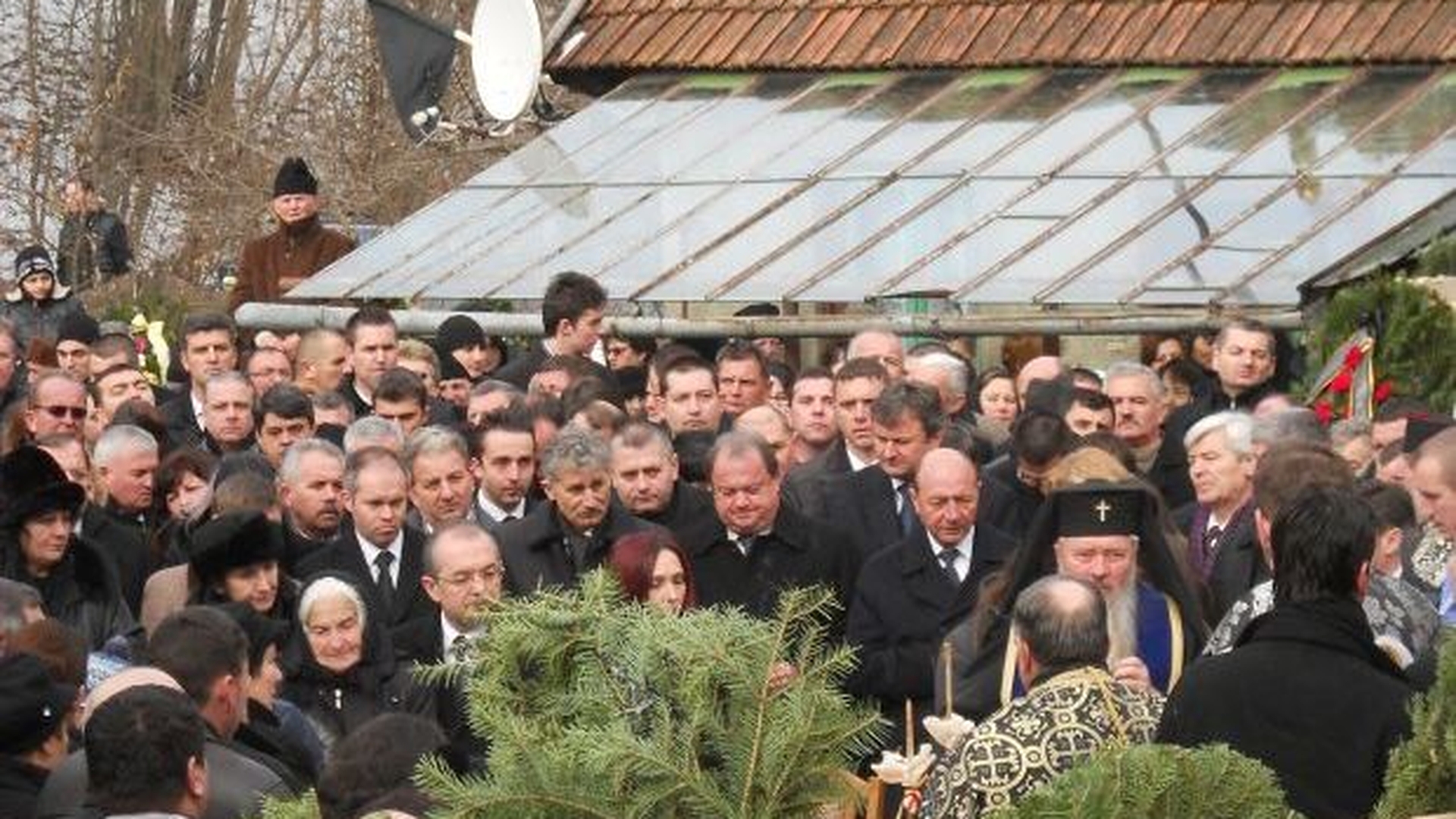 VIDEO Tatal lui Emil Boc, inmormantat in prezenta a peste 150 de persoane