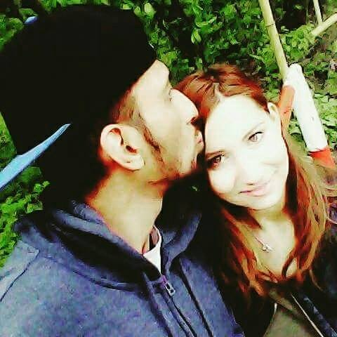 Dublă tragedie pentru soţul Dianei Merişan, tănăra mămică din Buzău care s-a sinucis! Tocmai îi murise prietenul din cauza unei supradoze