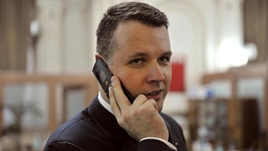 Există şi români fericiţi pe lângă Ion Ţiriac: fostul ministru al Sănătăţii, Ion Bazac, e unul dintre ei! Şi-a comandat un Ferrari de 1,2 milioane E! Celebra companie a anunţat că va produce doar 50 de unităţi din super-modelul LaFerrari Spider, iar unul dintre acestea va ajunge în România! @ Exclusivista maşină are 963 de cai putere şi este cea mai rapidă decapotabilă construită vreodată de Ferrari