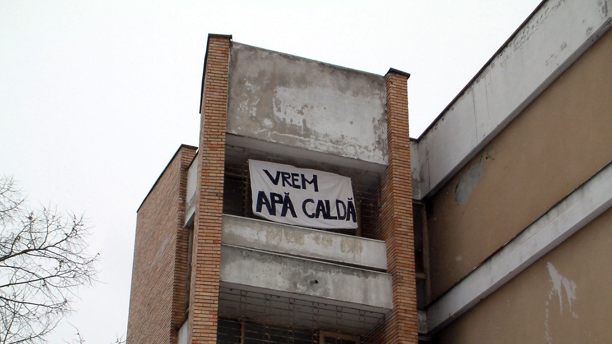 Căminele studențești din România – de la igrasie la revoltă publică