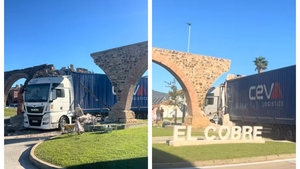 Un român a distrus un monument istoric din Spania. A intrat cu TIR-ul într-o arcadă veche de 3 secole