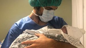 Fotbalistul Tiago Ferreira, de la CS Universitatea Craiova, a devenit tătic. Prima fotografie cu băiețelul lui