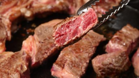 Carnea care nu are colesterol mai deloc, potrivit prof. Horațiu Moldovan. Ce spune despre suplimente alimentare și vin?