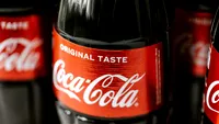 Cât de nocivă este Coca Cola, de fapt? Oamenii de știință avertizează: ”Fiecare sticlă îți ia 12 minute din viață”