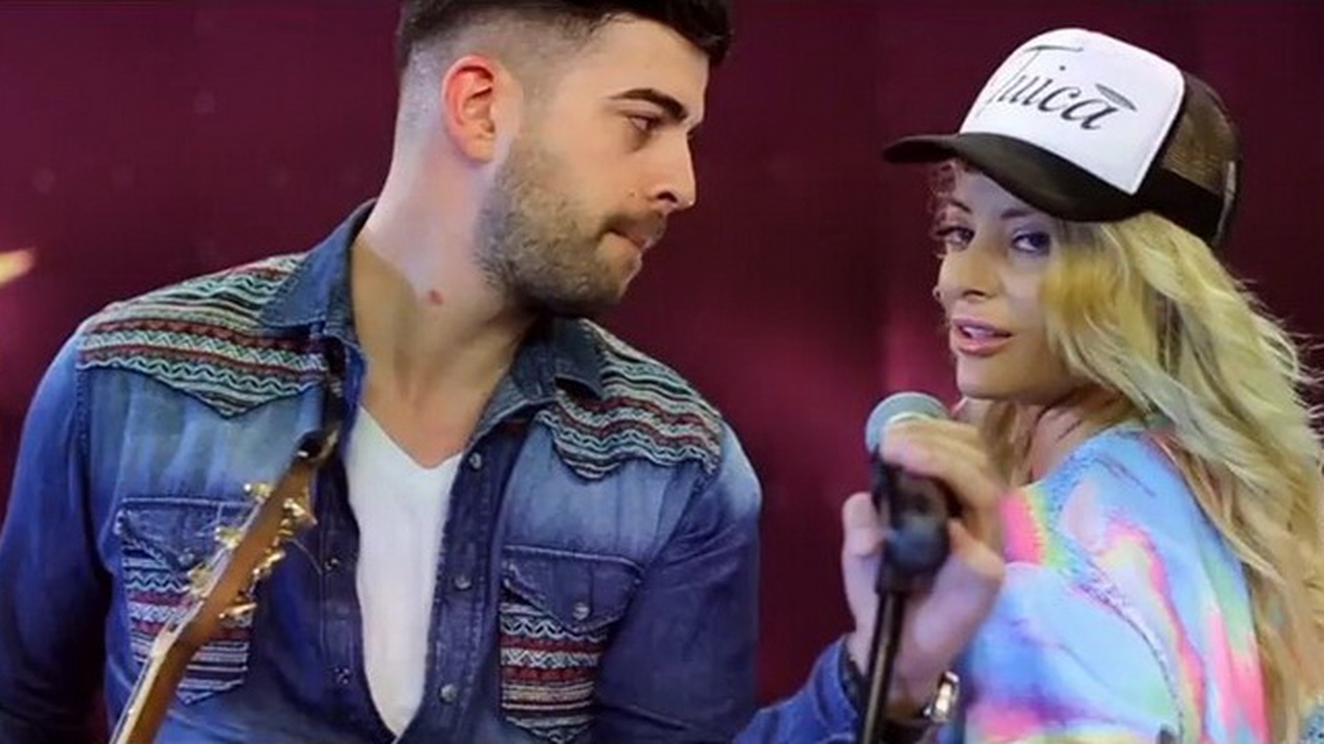 Delia a pozat in costum de baie in bratele lui Speak pentru promovarea imnului "A lu' Mamaia" Ce surpriza pregatesc in videoclip