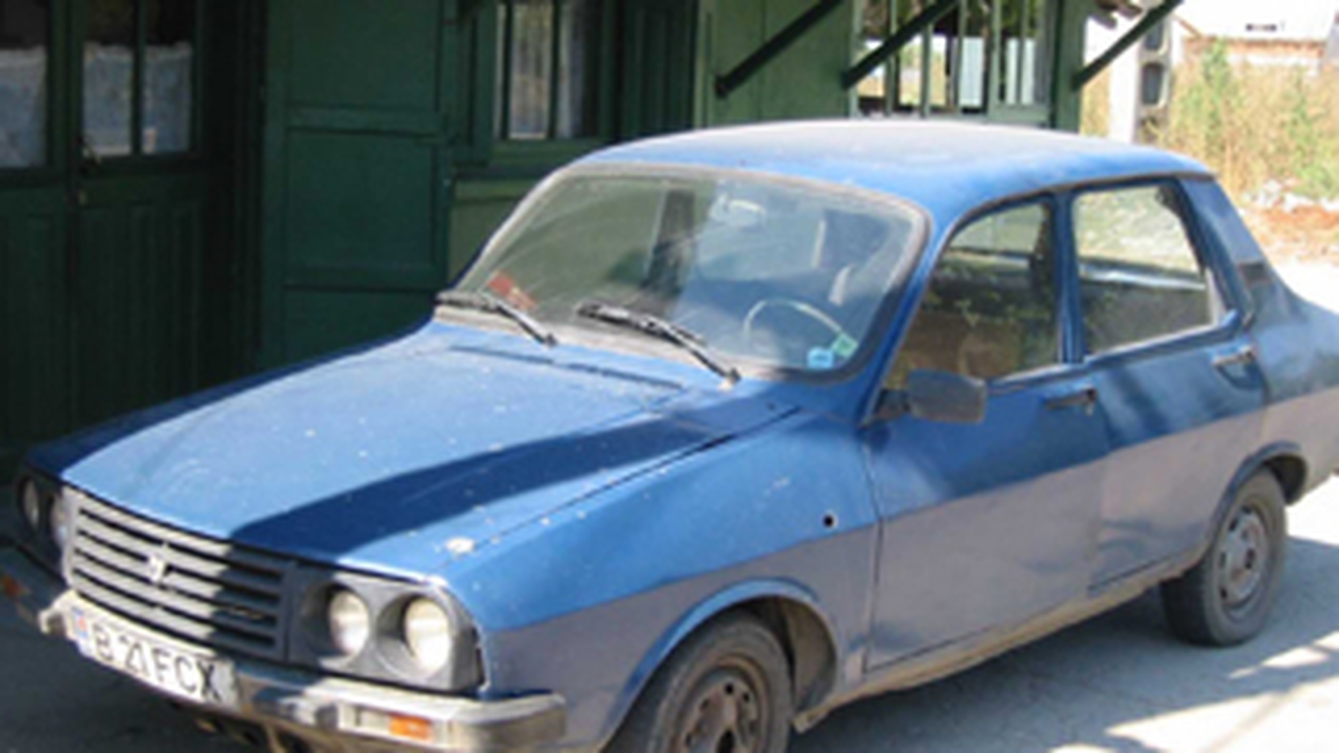 Politist anchetat pentru ca oprea doar Dacii!