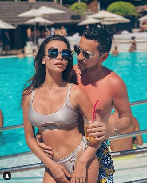 Denisa Hodișan și iubitul ei, fotografiați complet dezbrăcați în cadă! Dezvăluirea intimă făcută despre Flick, după ce s-a testat de coronavirus