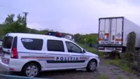 Un TIR plin cu lăzi de bere s-a răsturnat! E incredibil ce au făcut localnicii, chiar sub ochii poliţiştilor şi jandarmilor