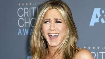 Cum a apărut JENNIFER ANISTON, ieri. S-a spus că e fericită că BRAD PITT a divorţat, dar adevărul e altul!