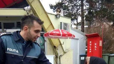 Gestul unui polițist din Cluj față de o bătrână care plângea de foame în fața unei benzinării a ajuns viral pe Internet! Ce a făcut omul legii