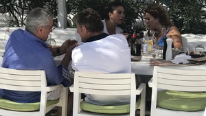 Imagini de senzaţie cu al doilea om din România! Călin Popescu Tăriceanu a petrecut pe muzică lăutărească