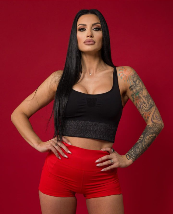 Ana Porgras a făcut plajă topless la Survivor, iar Pro TV a difuzat imaginile. A renunţat la haine